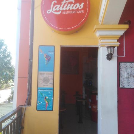 Latinos Hostel Siem Reap Exteriör bild