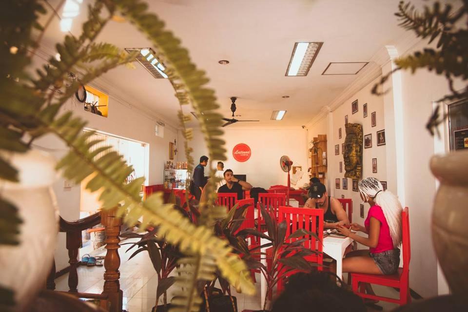 Latinos Hostel Siem Reap Exteriör bild